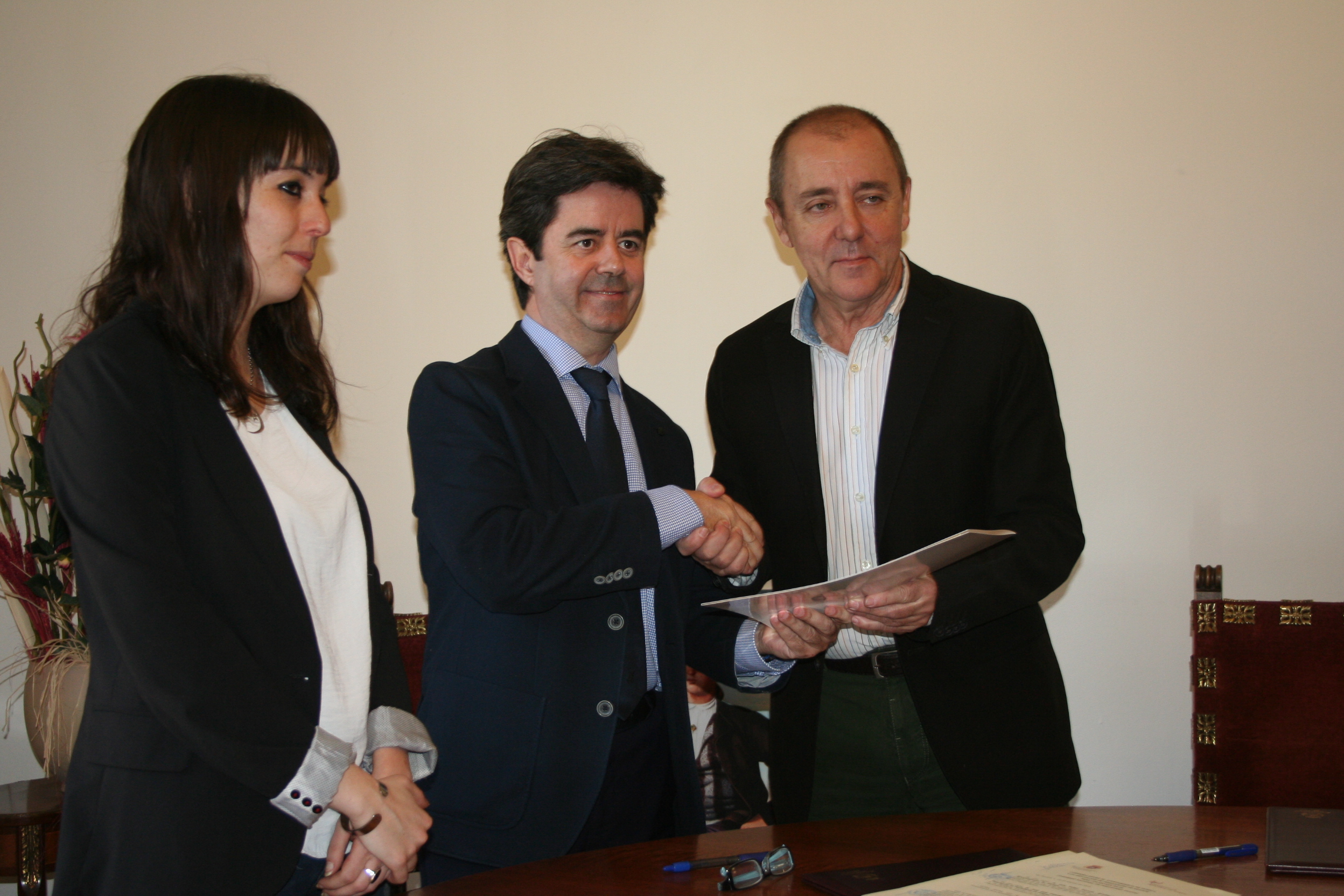 Ayuntamiento de Huesca y APA renuevan el convenio de celebracin del Congreso de Periodismo Digital